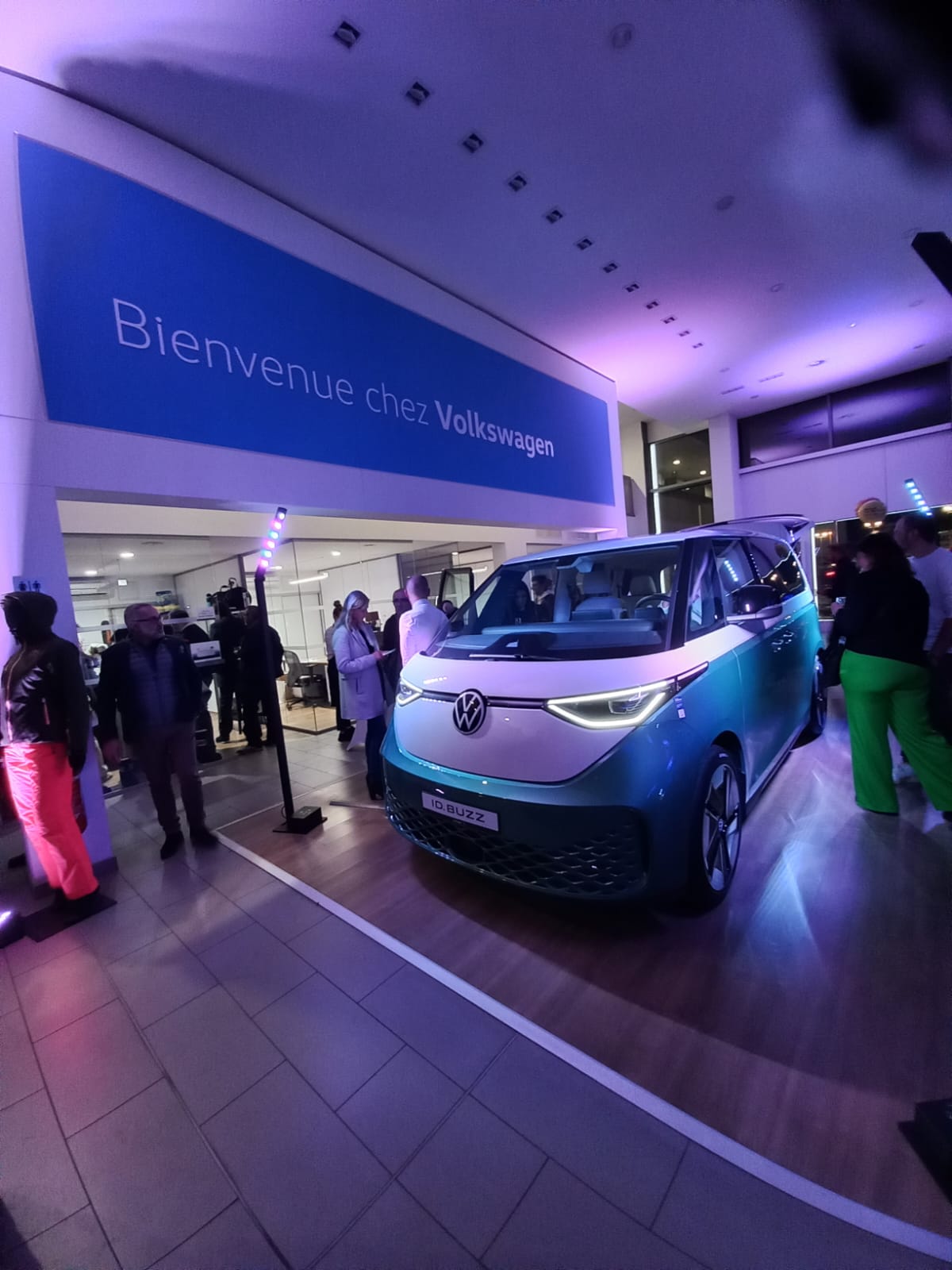 Stand d'animation lors d'une journée portes ouvertes en concession automobile